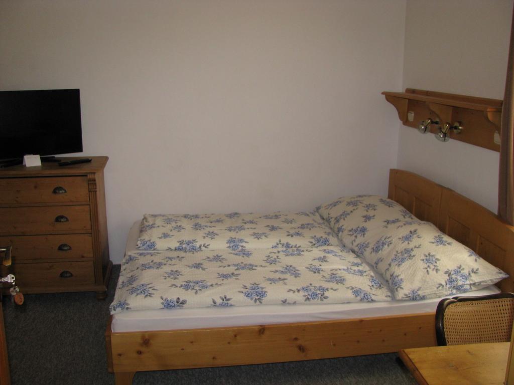 Penzion 102 Pardubice Buitenkant foto