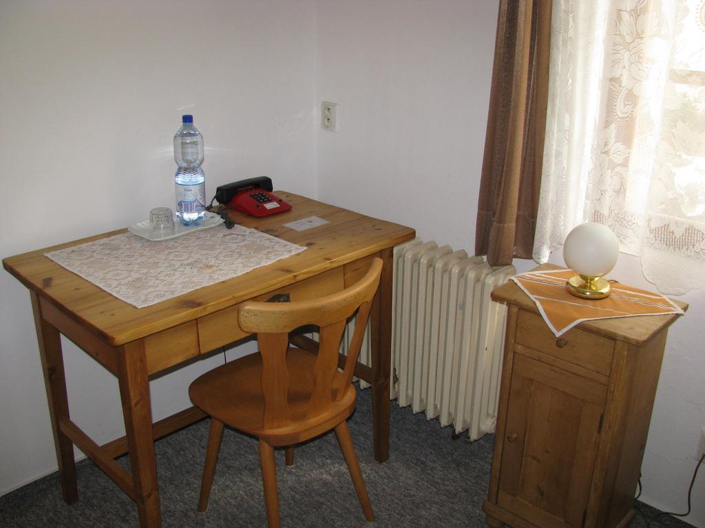Penzion 102 Pardubice Buitenkant foto
