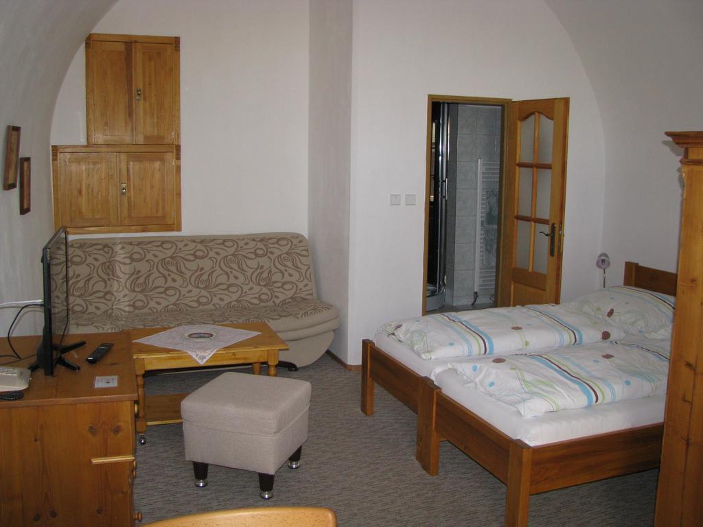 Penzion 102 Pardubice Buitenkant foto
