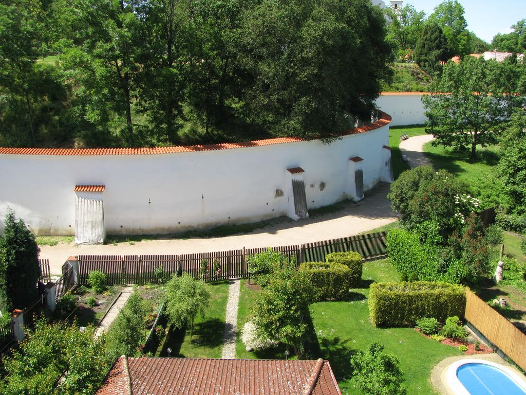 Penzion 102 Pardubice Buitenkant foto